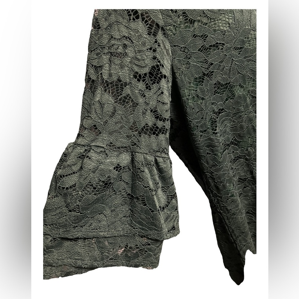 🇺🇸$5🇺🇸 Belongsci Hunter Green Lace  3/4 length ruffle sleeve v-neck  dress. NWT. - Picture 4 of 5